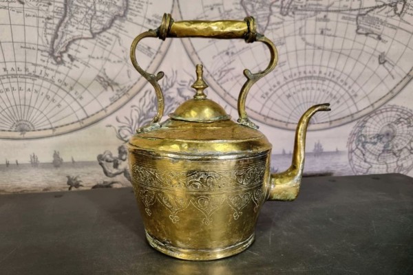 brocante, chiner, vintage, vieilli, ancien, théière laiton moyen modèle