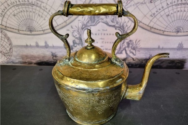brocante, chiner, vintage, vieilli, ancien, théière laiton moyen modèle 2