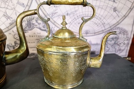 brocante, chiner, vintage, vieilli, ancien, théière laiton moyen modèle