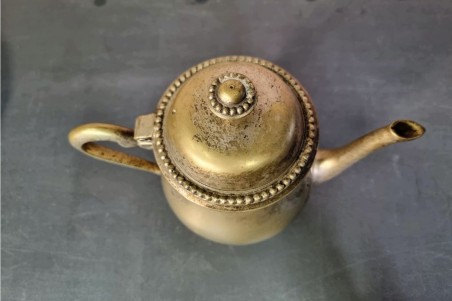 brocante, chiner, vintage, vieilli, ancien, service à thé en laiton set de 4 pièces, plateau, théière, pot à sucre, pot à lait