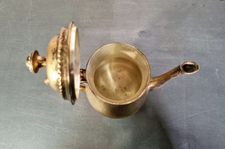 brocante, chiner, vintage, vieilli, ancien, théière dorée en laiton