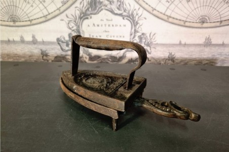 brocante, chiner, vintage, vieilli, ancien, fer à repasser en fonte, support