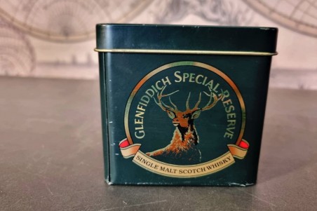 brocante, chiner, vintage, vieilli, ancien, boîte métal, verte,