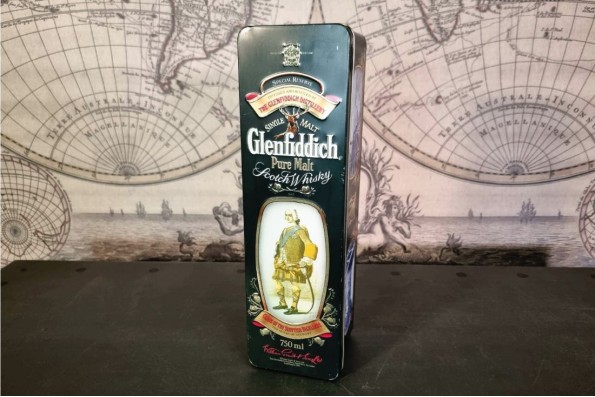 brocante, chiner, vintage, vieilli, ancien, boîte métal, verte,