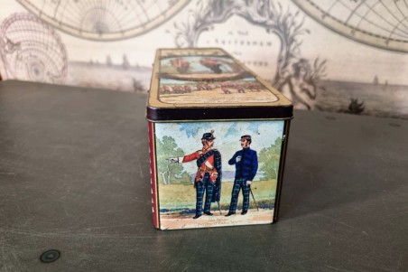 brocante, chiner, vintage, vieilli, ancien, boîte métal, rouge,