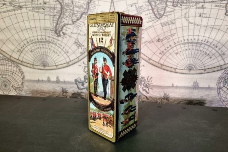 brocante, chiner, vintage, vieilli, ancien, boîte métal, rouge,