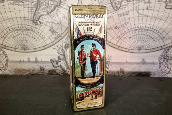 brocante, chiner, vintage, vieilli, ancien, boîte métal, rouge,