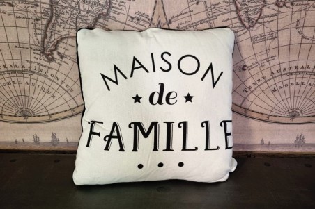 coussin blanc et noir maison de famille, style cottage pour chalet, maison de vacance familial