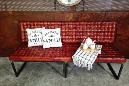 coussin blanc et noir maison de famille, style cottage pour chalet, maison de vacance familial