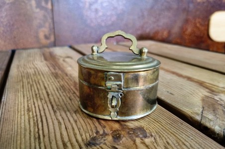 boîte métal ronde, laiton dorée, boîte à médicament boîte à bijoux, ancien, vintage, chiner, brocante