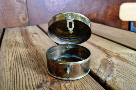 boîte métal ronde, laiton dorée, boîte à médicament boîte à bijoux, ancien, vintage, chiner, brocante