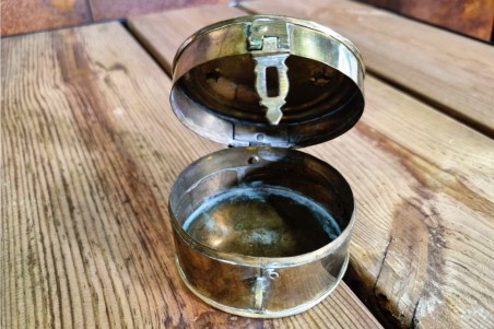 boîte métal ronde, laiton dorée, boîte à médicament boîte à bijoux, ancien, vintage, chiner, brocante