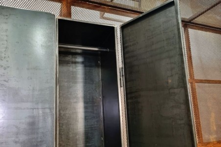 Armoire métal vintage design acier brut déco indus loft