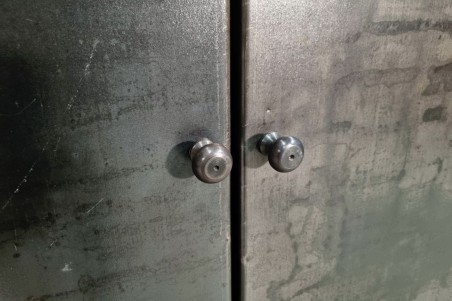 Armoire métal vintage design acier brut déco indus loft