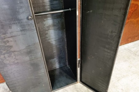 Armoire métal vintage design acier brut déco indus loft