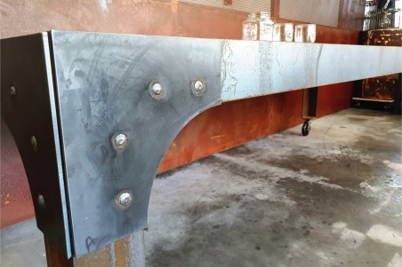 Table style industrielle en bois et métal à roulettes - Aleyrac