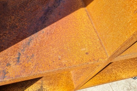 Desserte de jardin acier corten roulettes rangement planche à découper qualité artisanale décoration urbaine style industriel