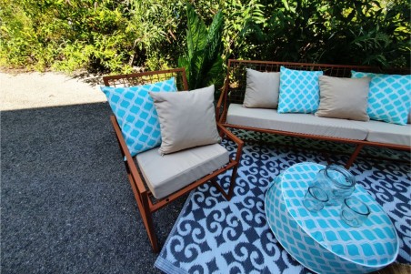 pouf extérieur gonflable rond, tissu déparlant, couleur vert d'eau, forme géométrique