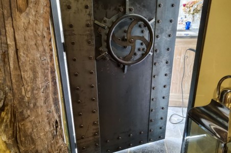 Porte métal engrenage style industriel steampunk effet sous-marin, coffre-fort, escape-game.