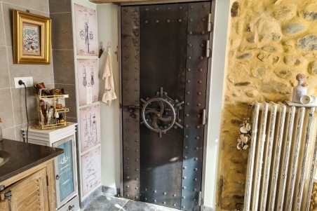 Porte métal engrenage style industriel steampunk effet sous-marin, coffre-fort, escape-game.