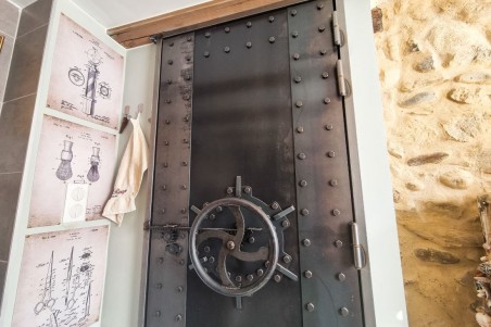 Porte métal engrenage style industriel steampunk effet sous-marin, coffre-fort, escape-game.