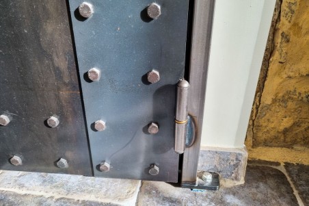 Porte métal engrenage style industriel steampunk effet sous-marin, coffre-fort, escape-game.