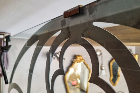 Rosace en métal découpé style vitrail église gothique plaque métal décoration murale