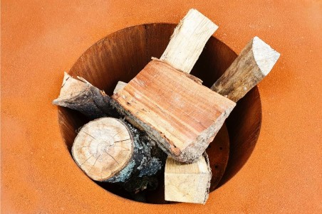 table basse brasero acier corten feux de camps jardin bac à glaçon stockage bois extérieur roulette