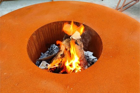 table basse brasero acier corten feux de camps jardin bac à glaçon stockage bois extérieur roulette