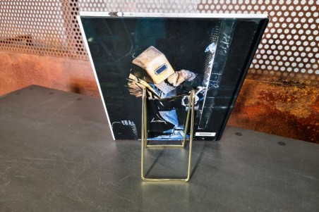 support catalogue livre doré , support filaire doré, décoration pour stand magasin bureau,