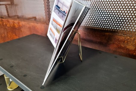 support catalogue livre doré , support filaire doré, décoration pour stand magasin bureau,