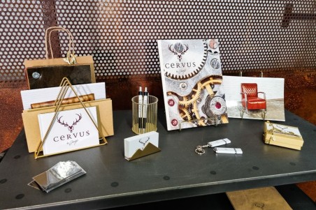 support catalogue livre doré , support filaire doré, décoration pour stand magasin bureau,