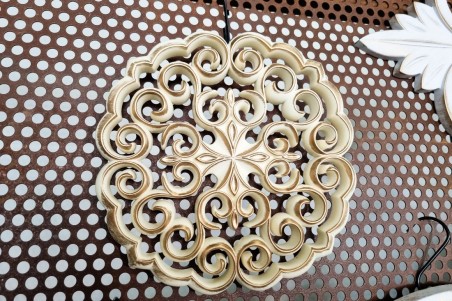 rosaces beignes dorées décoration murale à accrocher au mur style antique set de 3