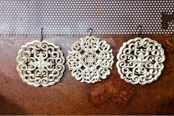 rosaces beignes dorées décoration murale à accrocher au mur style antique set de 3