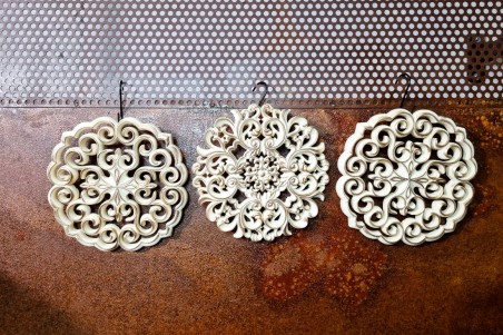 rosaces beignes dorées décoration murale à accrocher au mur style antique set de 3