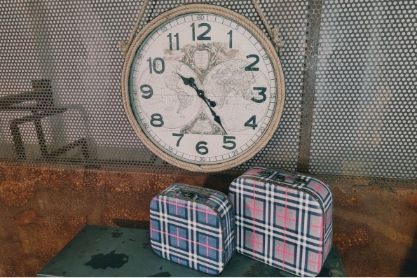 valisette carreaux , set de 2 petit modèle et grand modèle rouge et bleu décoration vintage style indus valise carreaux