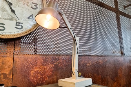 lampe industrielle , bois cérusé et métal, projecteur orientable, décoration vintage, style indus