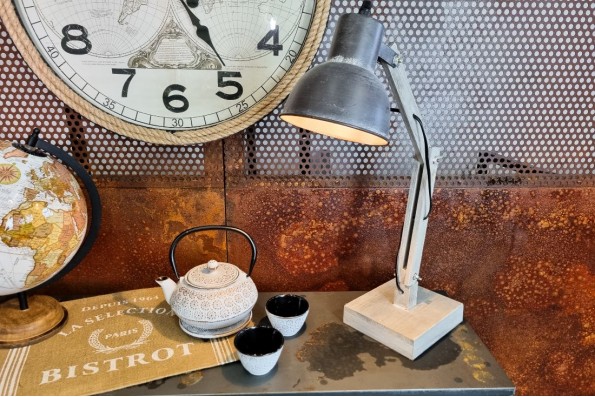 lampe industrielle , bois cérusé et métal, projecteur orientable, décoration vintage, style indus