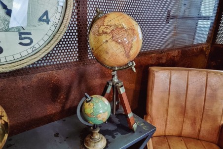 globe terrestre petit format bleu socle en bois globe de poche carte du monde style décoration vintage