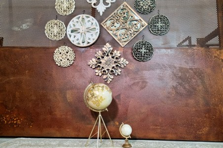 globe terrestre petit format blanc socle en bois décoration vintage globe de poche