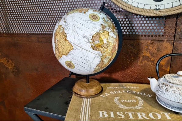 globe terrestre blanc décoration vintage marron et blanc socle en bois