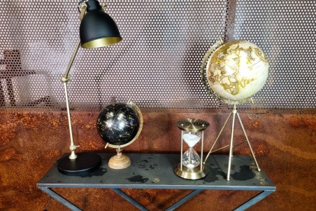 Globe vintage blanc et doré trépied or grand format style industriel décoration de bureau