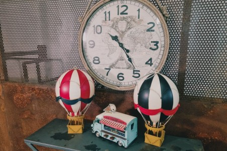 montgolfière vintage noir, cirque, décoration de chambre enfant de salle de jeux style rétro