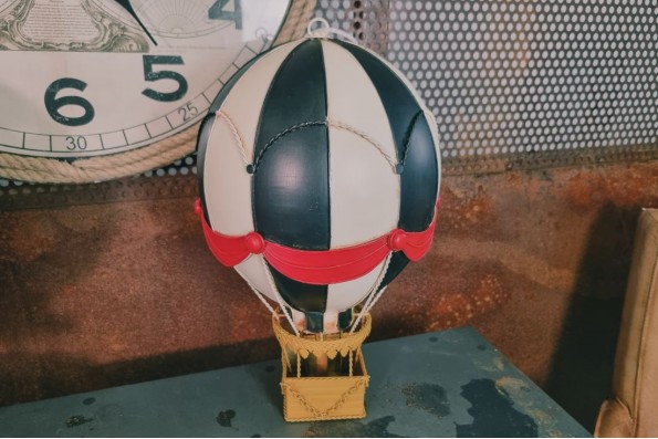 montgolfière vintage noir, cirque, décoration de chambre enfant de salle de jeux style rétro