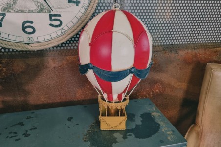 Montgolfière steampunk rouge