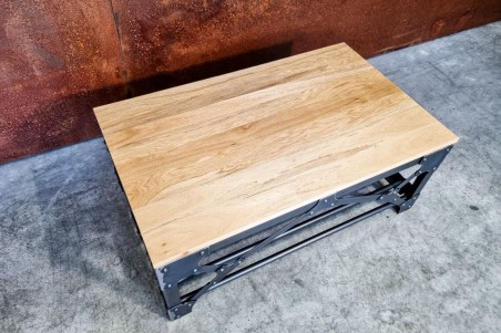 Table basse métal et bois, style industriel, décoration loft, design architecture, steampunk