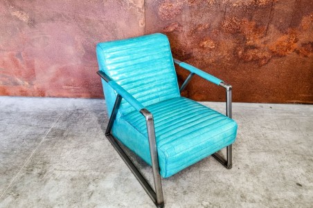 Fauteuil cuir olive et métal, déco vintage, style indus, design loft, art contemporain