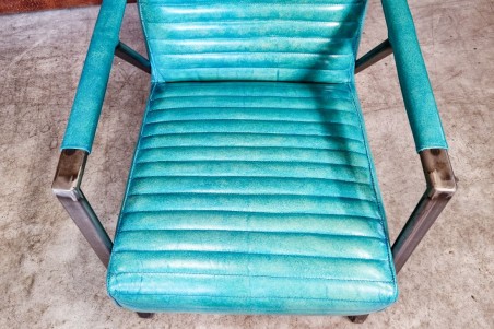 Fauteuil cuir olive et métal, déco vintage, style indus, design loft, art contemporain