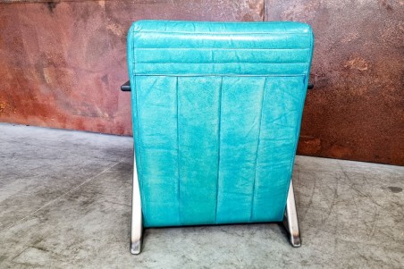 Fauteuil cuir olive et métal, déco vintage, style indus, design loft, art contemporain