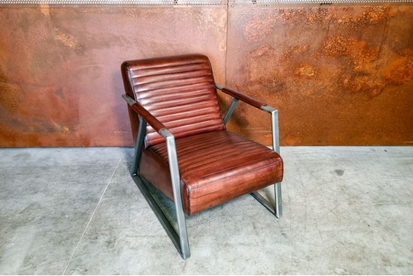 Fauteuil cuir olive et métal, déco vintage, style indus, design loft, art contemporain